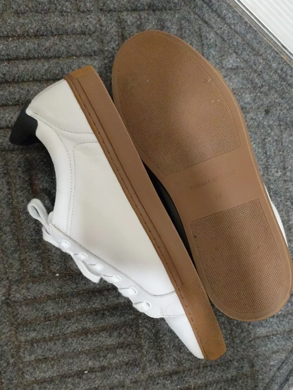 Banana Republic low top